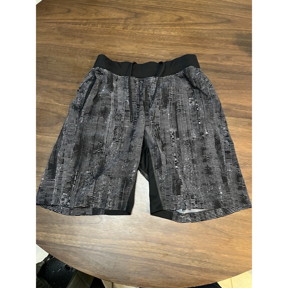 Lululemon License To Train Men's Athletic Shorts Black Gray S Drawstring LM7Y50S